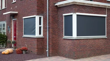 Ritsscreens: unieke windvaste zonwering met insectenwering