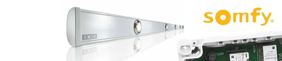 Somfy bedieningspaneel met ingebouwde sensoren en USB-poort voor zonweringssystemen