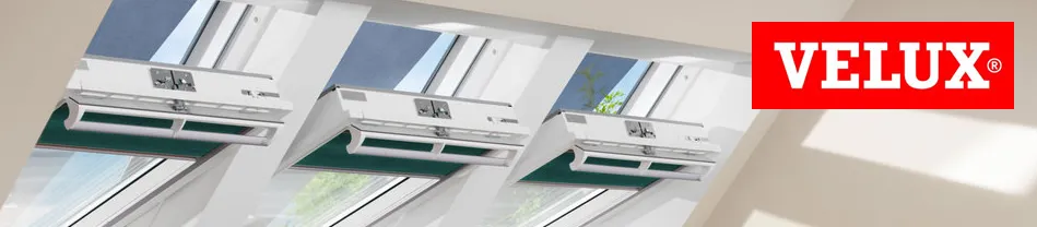 Drie witte Velux dakramen met lamellen in een dakconstructie, met logo rechtsboven