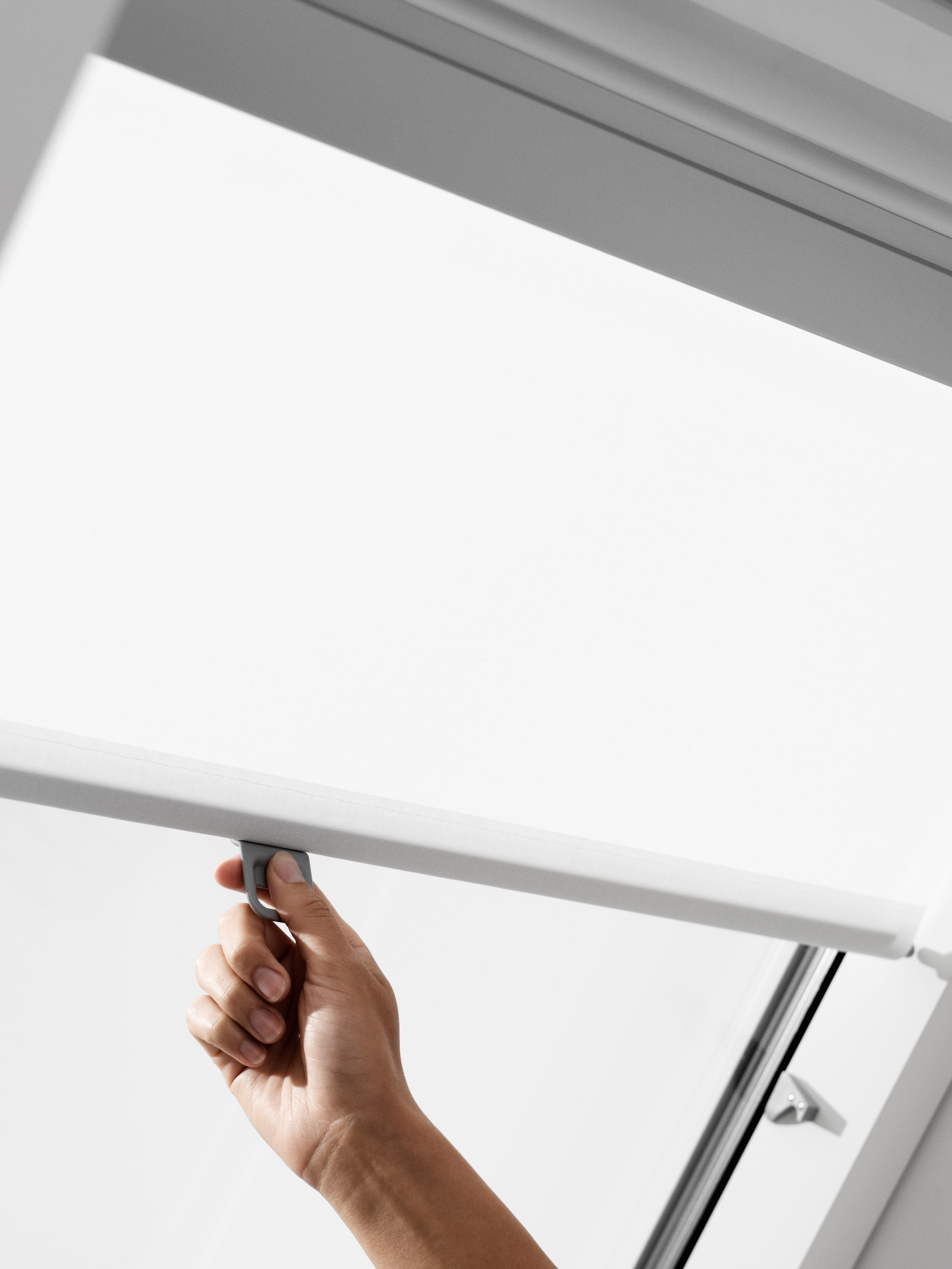 VELUX rolgordijn handmatig bediend met haakjes online kopen ... VELUX rolgordijn handmatig bediend met haakjes online kopen ...